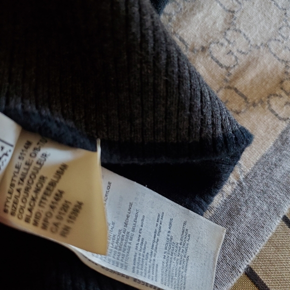 Canada Goose Beanie - Picture 6 of 7